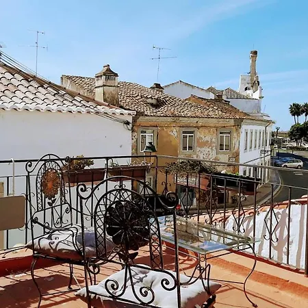 Happy Terrace Downtown Tiny House 100% Portuguese * 法鲁区