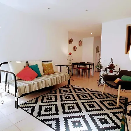 Happy Terrace Downtown Tiny House 100% Portuguese