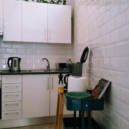 Happy Terrace Downtown Tiny House 100% Portuguese בית נופש
