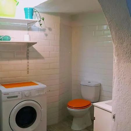 Happy Terrace Downtown Tiny House 100% Portuguese * פארו
