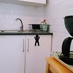 Happy Terrace Downtown Tiny House 100% Portuguese 펜션 파로