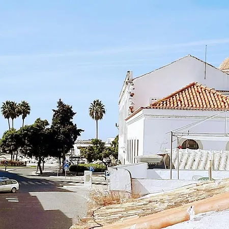 Semesterbostad Happy Terrace Downtown Tiny House 100% Portuguese